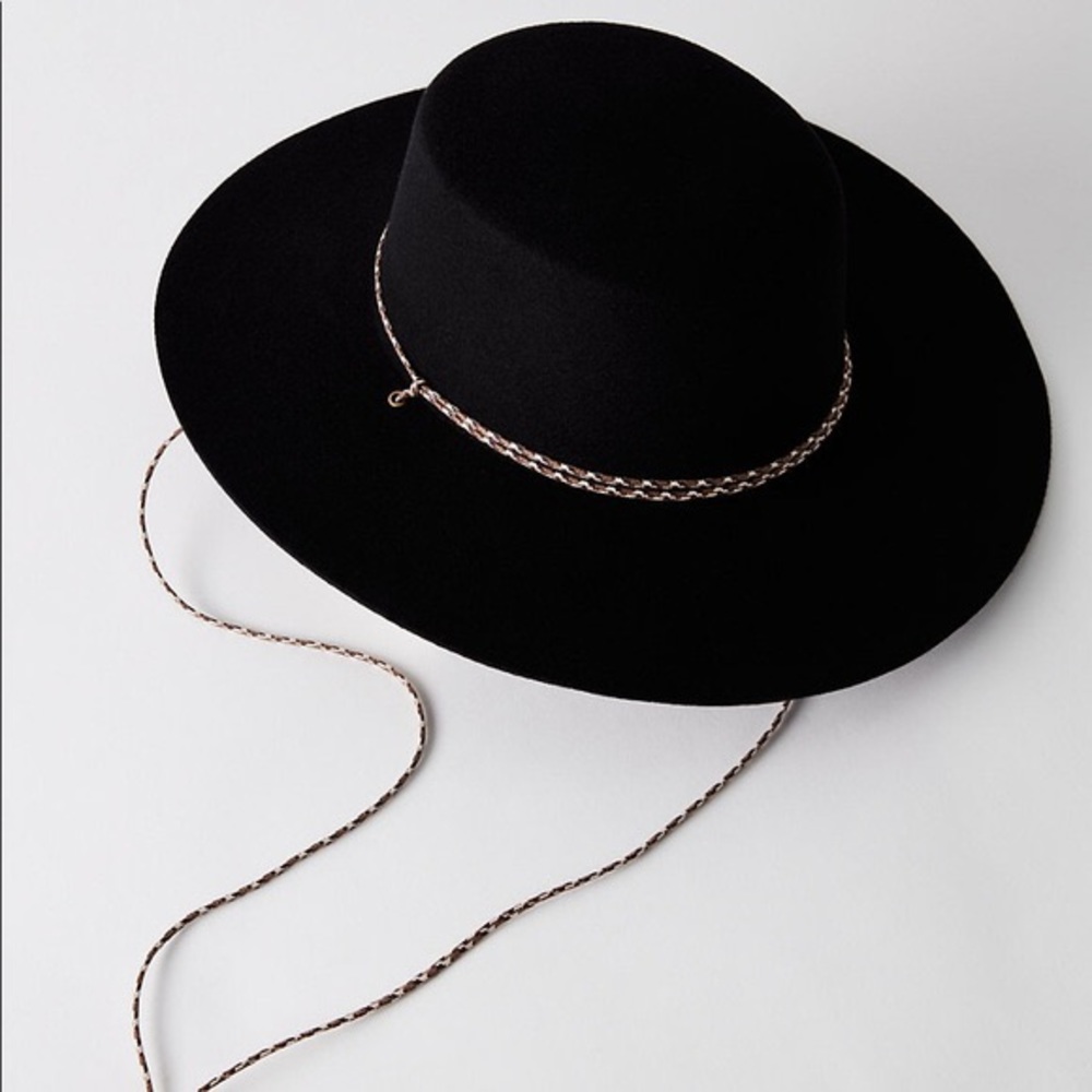Bolero nwt aritzia hat